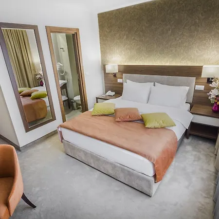Marshal Garni Hotel 4*