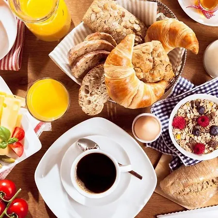 Marshal Garni Hotel 4*